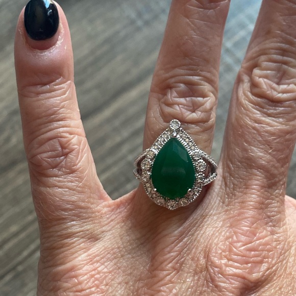 Pear Cut 4.88 ct Emerald Dinner Ring in Sterling Silver size 7.25 - Picture 10 of 16